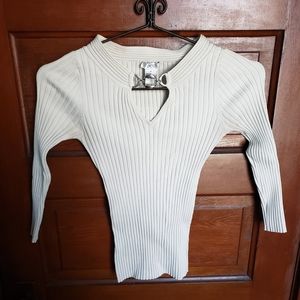 Long (or 3/4) sleeve ribbed shirt w/neckline clasp